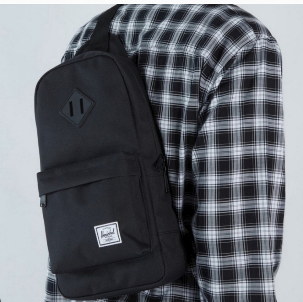 Herchel Supply Co. Crossbody bag HERITAGE Black backpack
